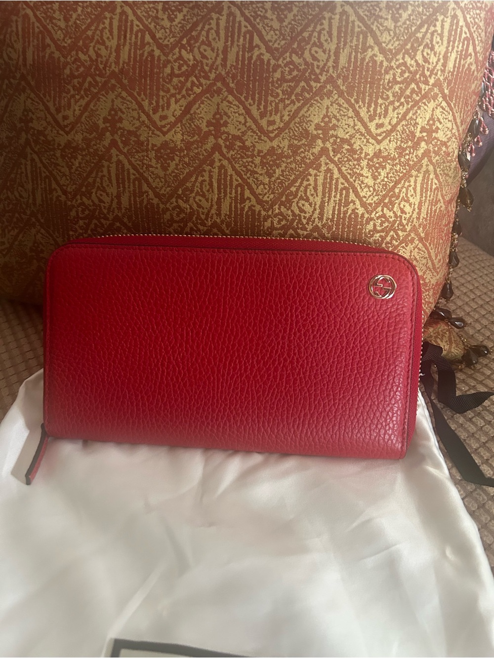 GUCCI Betty Red Pebbled Leather Zip Around Continental Wallet – New